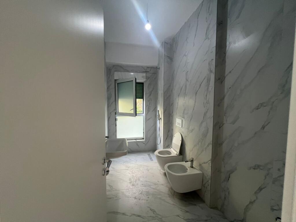 Dyqan per qira tek residenca Kaimi