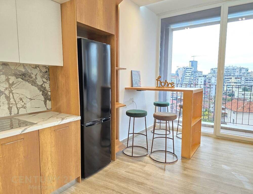 Affittiamo appartamento moderno 2+1+2+ Posto Auto, vicino alla Scuola Rossa