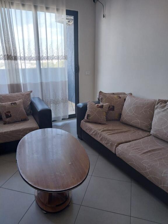 Jepet me qera apartament 2+1+2, Astir