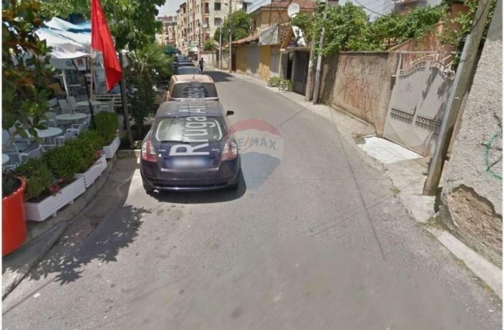 Shitet Apartament 1+1 tek Rruga Ali Pashe Gucia, prane Pazarit te Ri (530171090-1442)