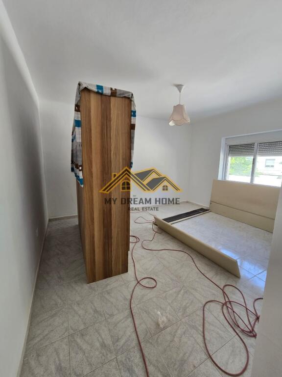 SHITEN 2 APARTAMENTE 2+1+ 200m2 VERAND AFER SHKOLLES 2 GJELAT DURRES!