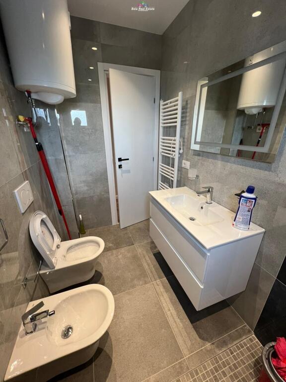 Apartament Me Qera 2+1 Tek Fusha Aviacionit (ID B220339) Tirane