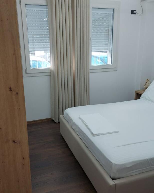 Apartament me Qira