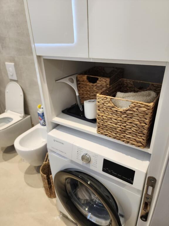 🏢 Jepet me Qira Apartament 2+1 – Qendër, pranë 15-Katëshit