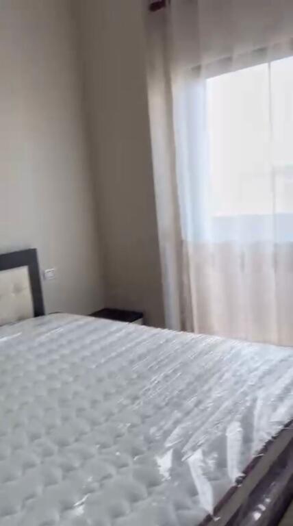 Apartament 2+1+2 banjo, Astir