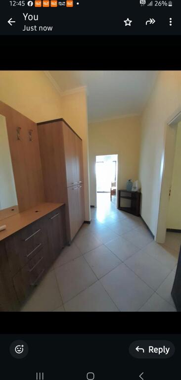 Apartament 2+1+2 banjo, Astir