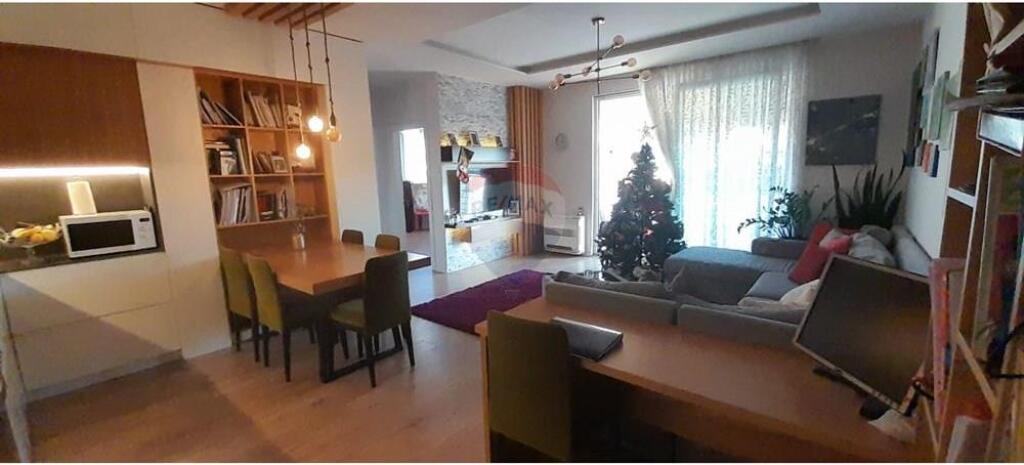 Shitet apartament 2+1 te Qyteti Studenti!