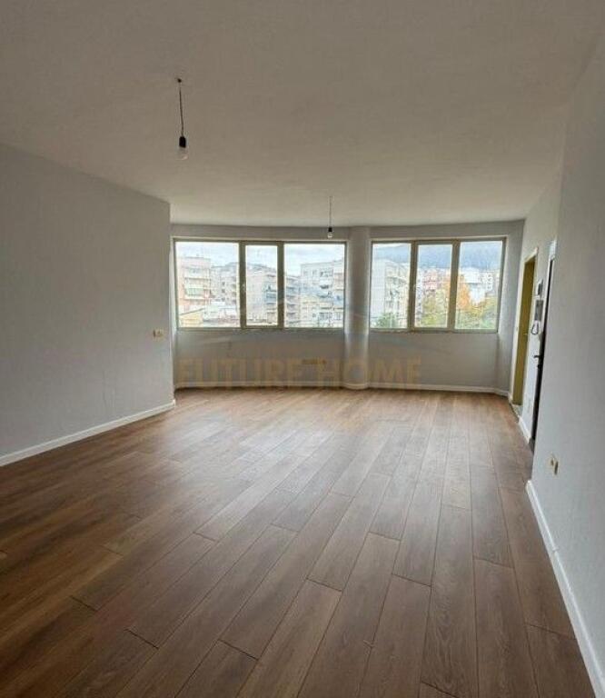 Shitet, Apartament 1+1, Fresku , Tiranë