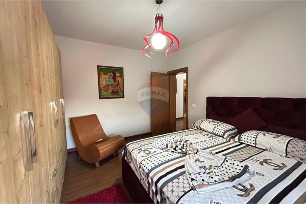 Shitet Apartament 1+1