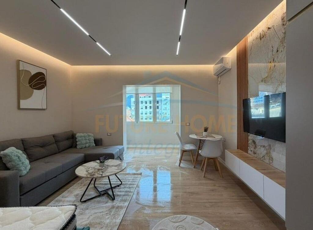 Shitet Garsoniere, rruga Barrikadave