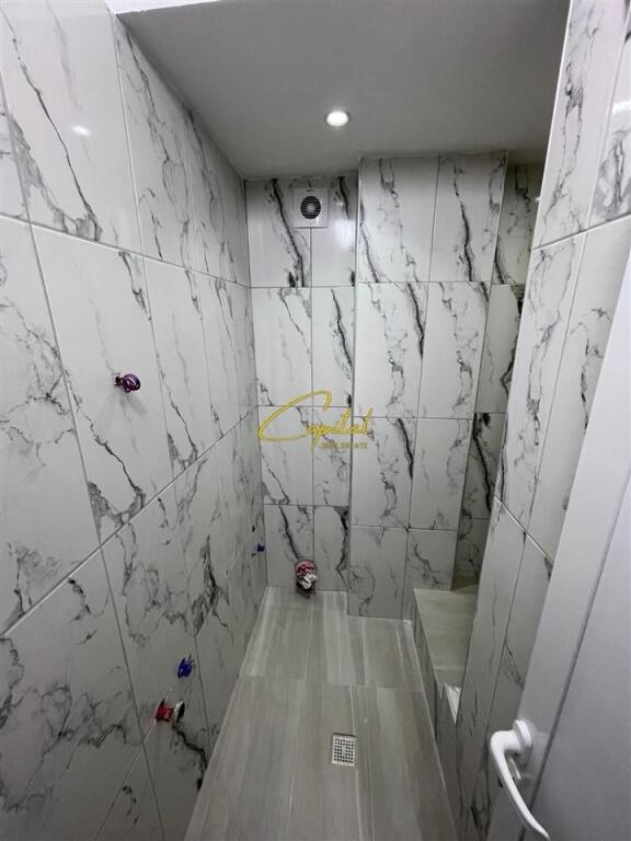 OFFICE FOR RENT 90 M2 NEW MARKET 80,000 LEKE