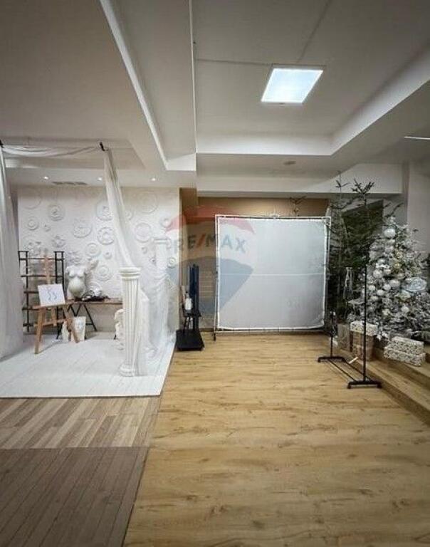 Dyqan - Për Shitje - Tregu Elektrik I Ri, Tiranë ID: 530471003-427