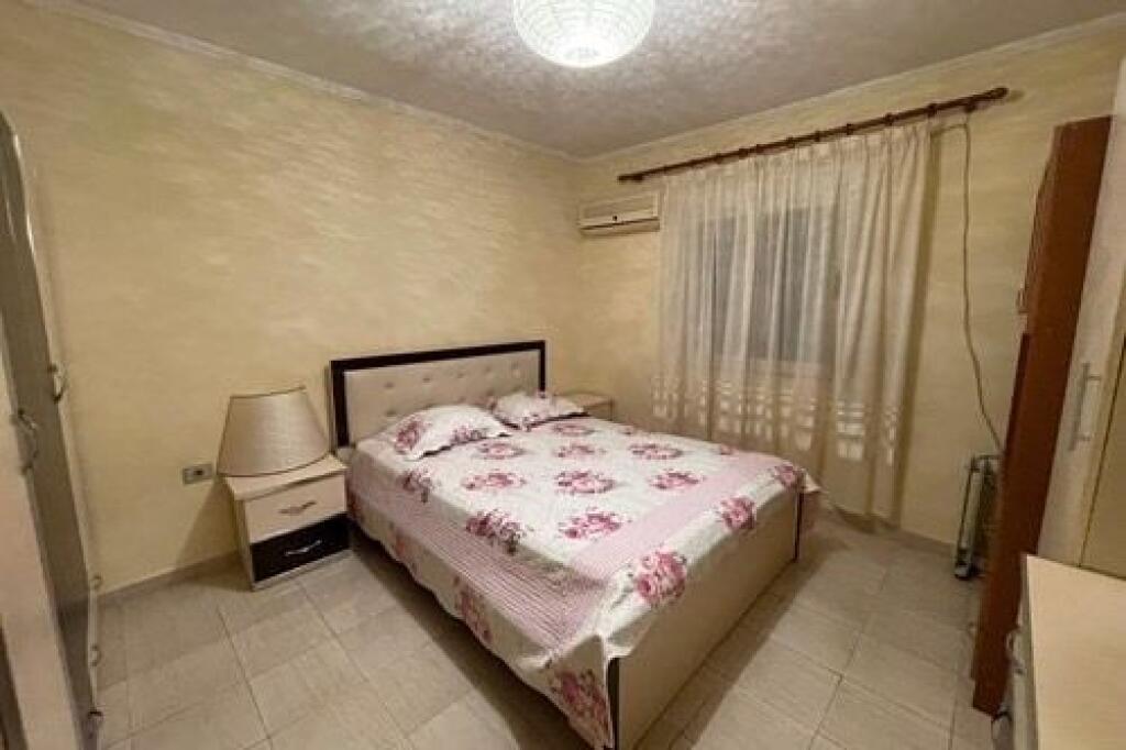 Apartament 1+1, Ali Dem!