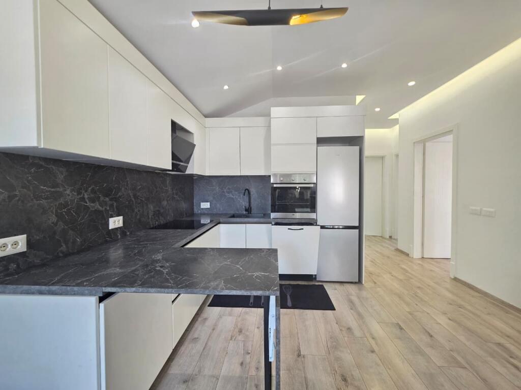 Me Qira: Apartament 2+1 (+ Super Verande &amp; 1 Post Parkimi ✨️) Rrethrrotullimi Shkoze📍 (3 min nga rrethi🔥)  500€/muaj