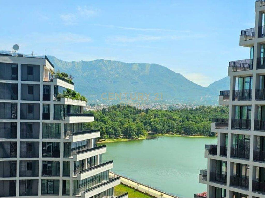Shitet Apartament 3+1+2 Parkime ne Lake View!! 900,000 € Sip. Totale  192m2  Sip. e brendshme  165m2