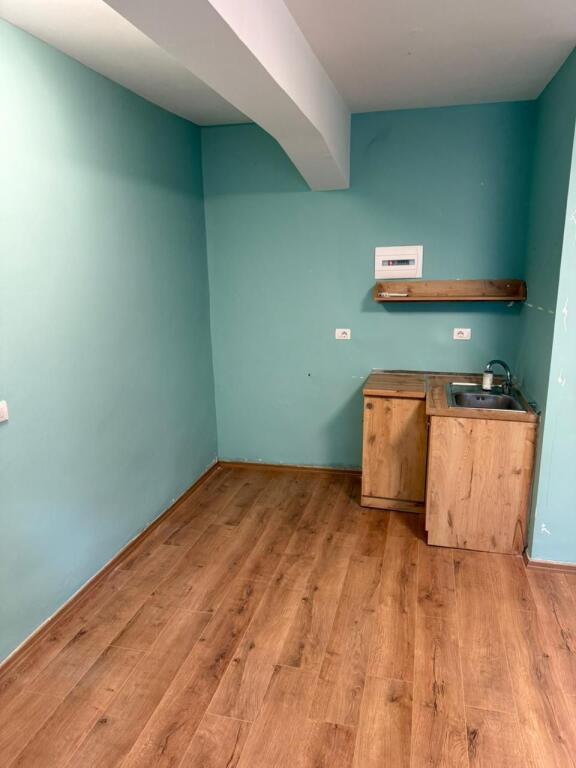 Jepet me qera njesi biznesi prane Blvd Zhan Dark