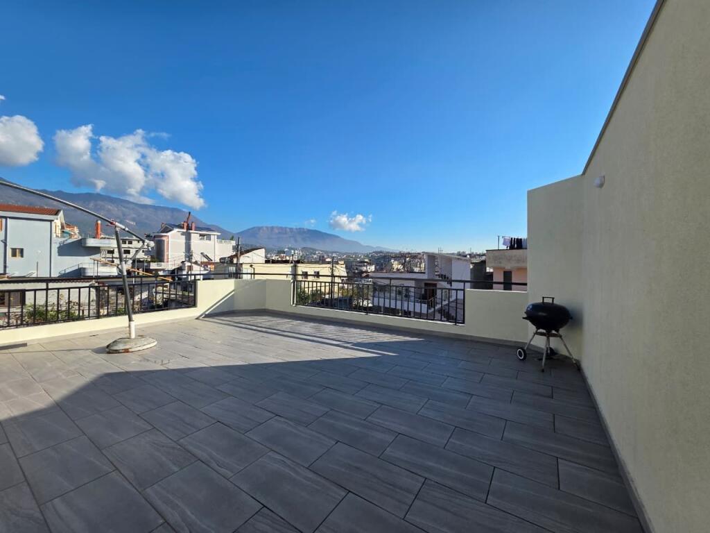 Me Qira: Apartament 2+1 (+ Super Verande &amp; 1 Post Parkimi ✨️) Rrethrrotullimi Shkoze📍 (3 min nga rrethi🔥)  500€/muaj