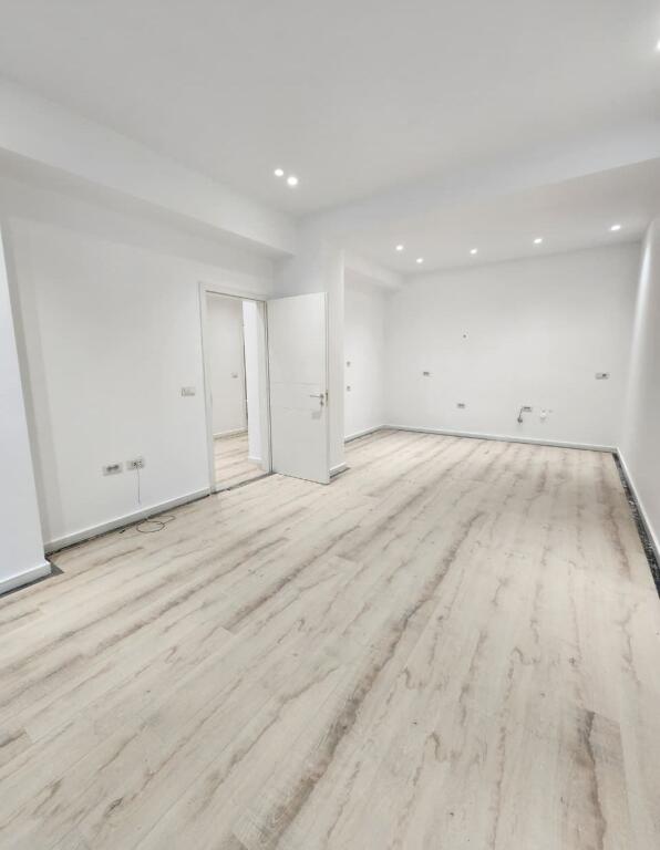 Office for Rent (completely new)🔥 Building 2024 Selvia/ Passing the Gold villa -- 105 m2 55,000 lekë/Month Net