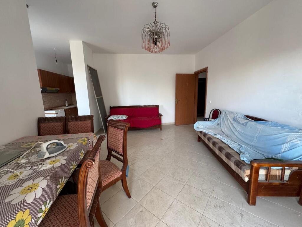 Shitet Apartament 1+1+Verand Okazion