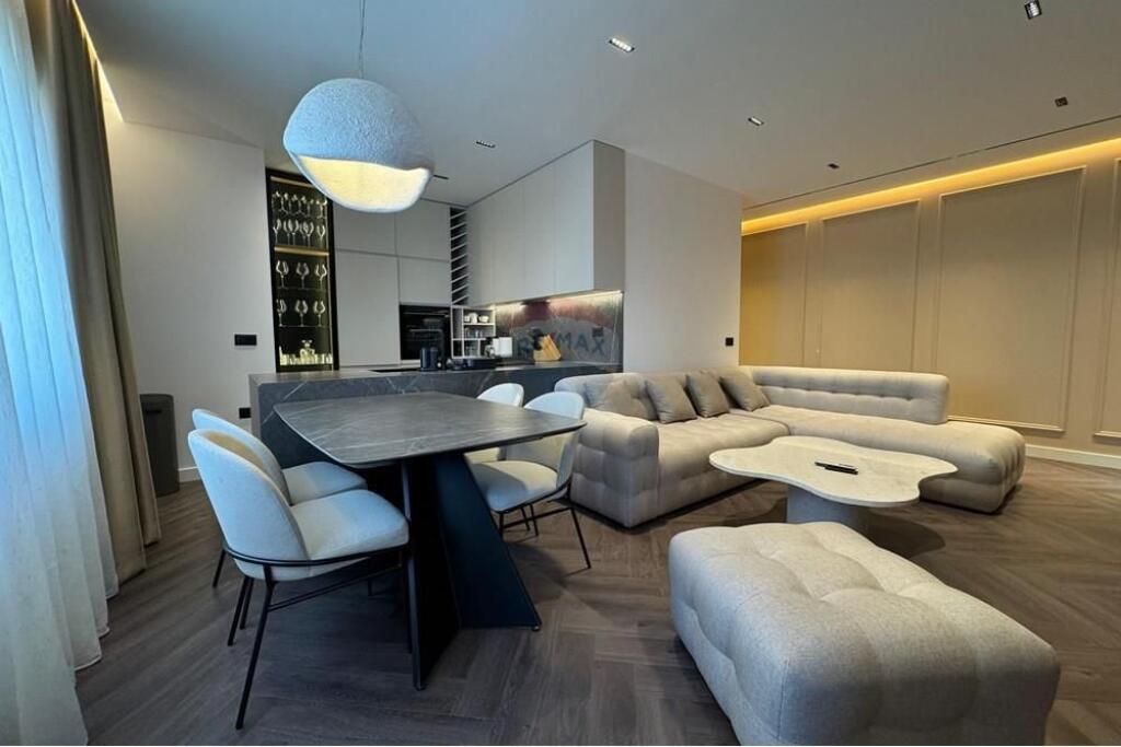 Apartament lukzos per shitje 2+1+2!