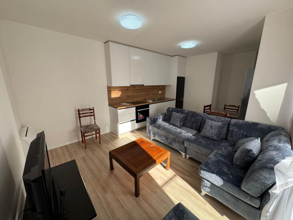 Jepet me qera Apartament 1+1+ Parkim  Adresa : Astiri Bulevardi Ri  E mobiluar  Kati 5  Cmimi 550€ i diskutueshem