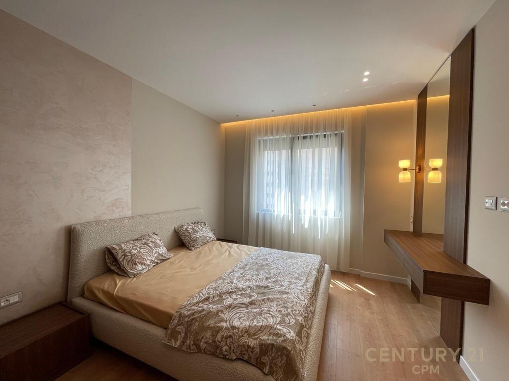 Apartament 2+1+2 Poste Parkimi per shitje tek Liqeni i Thate