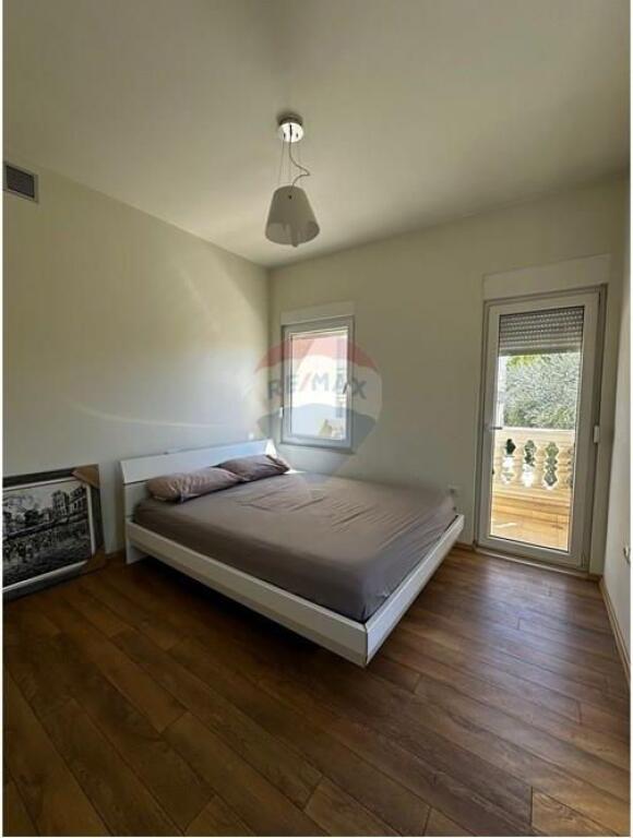 VILE LUKSOZE PER QIRA, WHITE HOUSE RESIDENCE