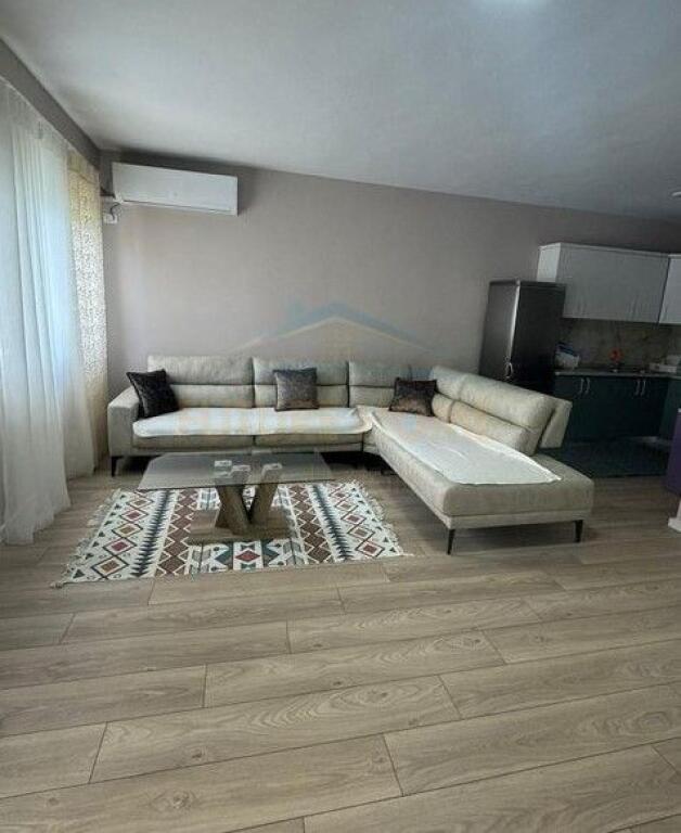 Qera, Apartament 2+1 tek Thesari, Fresk