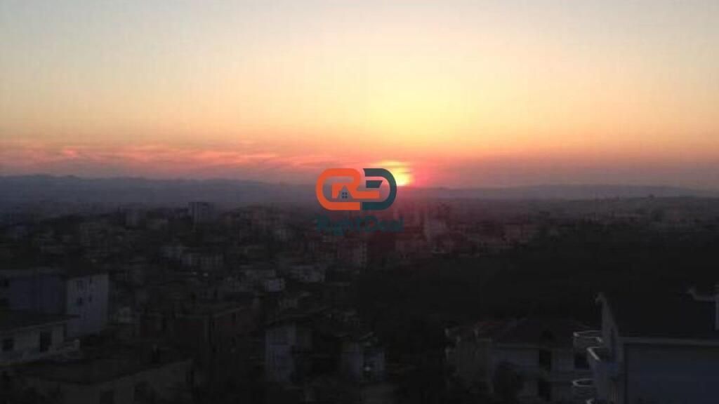 Ne Fresk, Shitet Apartament 2+1 Me Pamje Te Lire !!