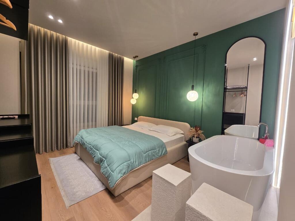 Shitet Apartament / Studio Ne Ali Dem