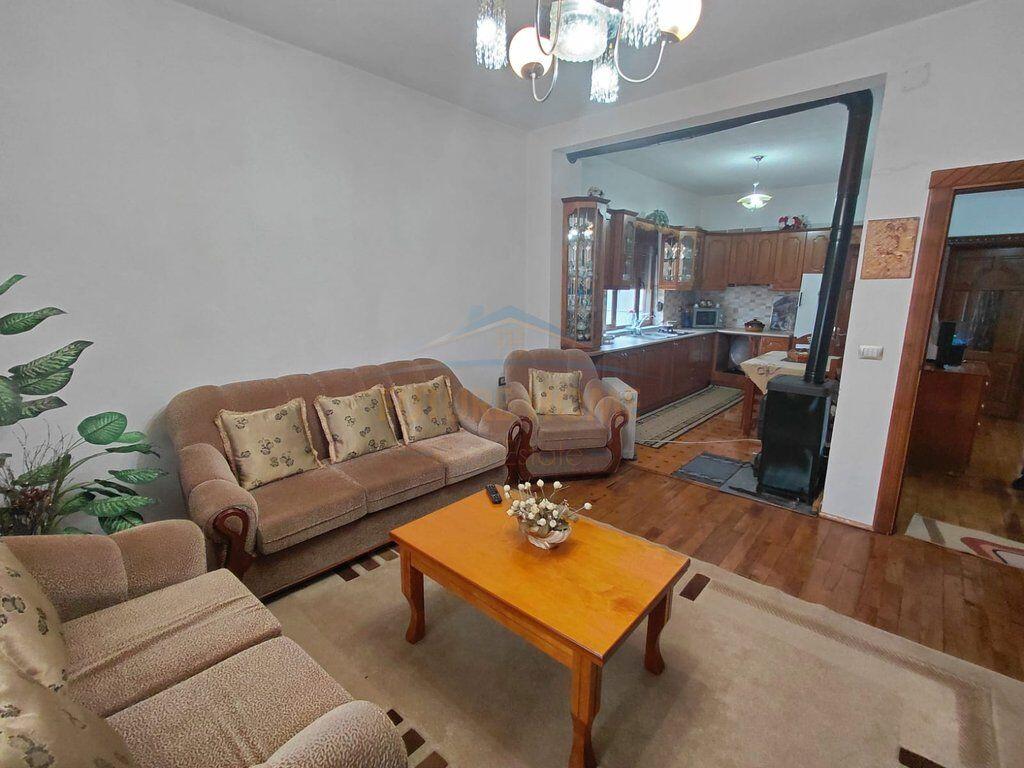 Shitet Shtëpi 2 -katëshe + Truall