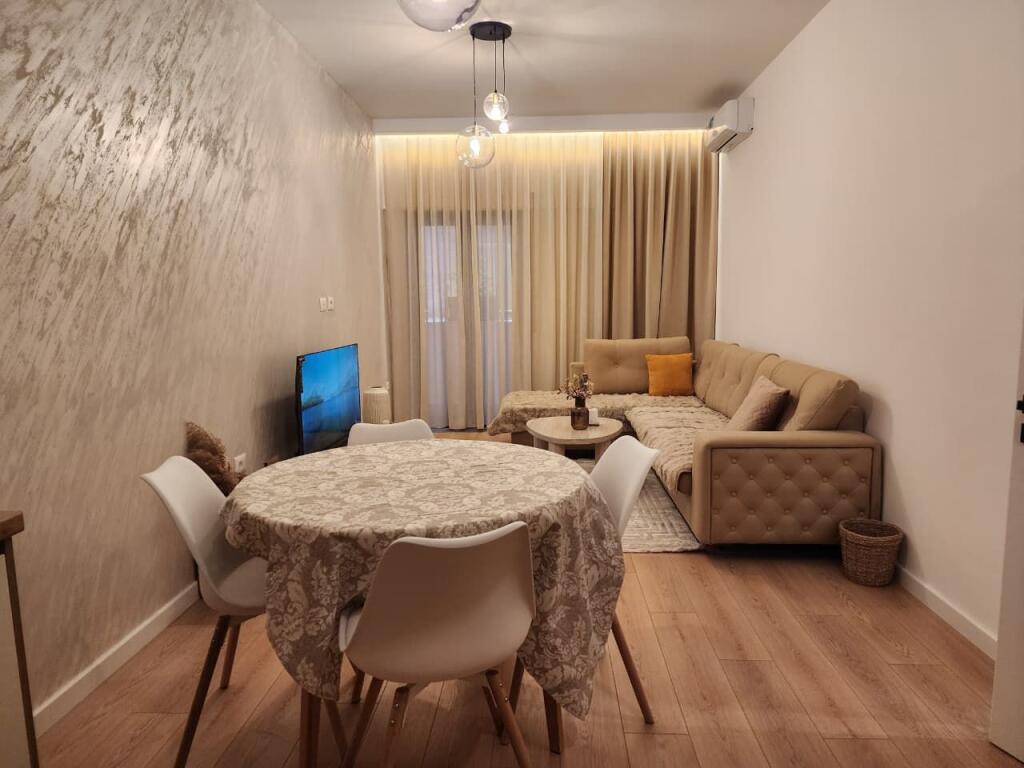 🏢 Jepet me Qira Apartament 2+1 – Qendër, pranë 15-Katëshit