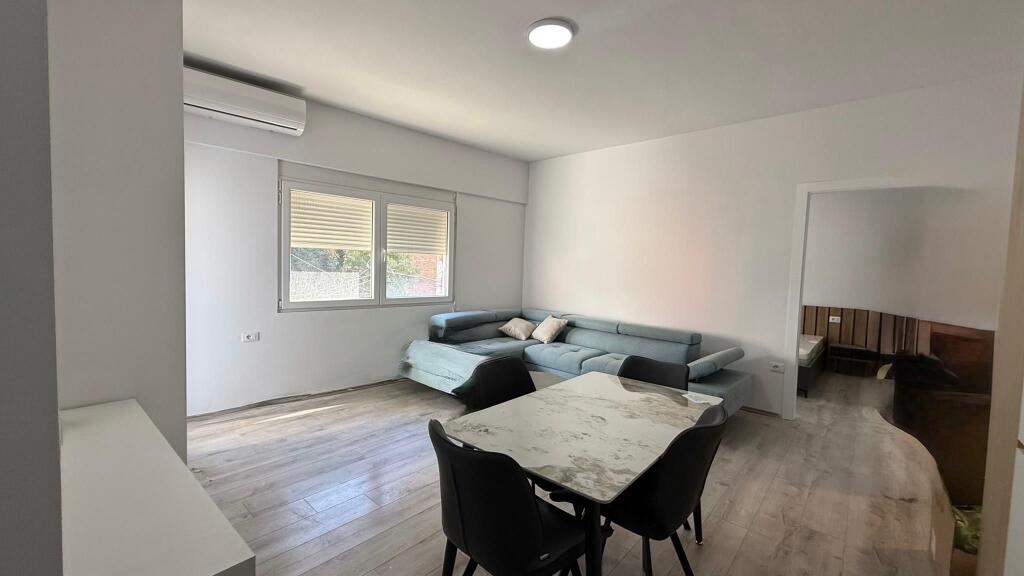 📍 Myslym Shyri, pranë Kastratit 🏢 Jepet me qira apartament 1+1