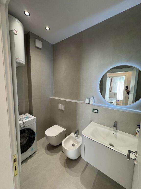 Qera Apartament 2+1+2 / + Post Parkimi,Komuna e Parisit