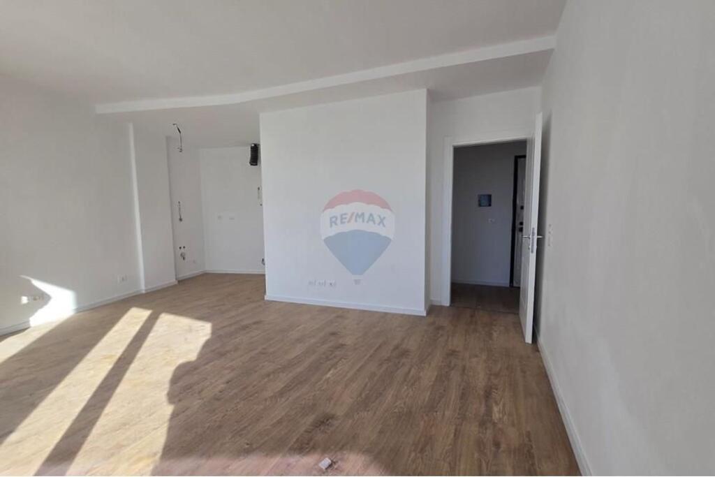 ZYRE PER QIRA TEK LAKE VIEW !