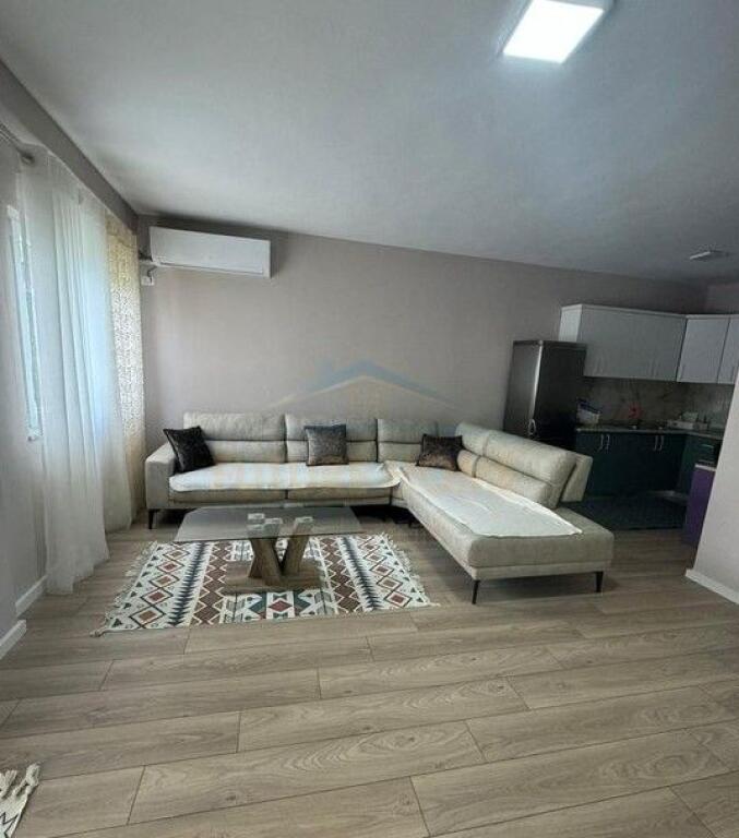 Qera, Apartament 2+1 tek Thesari, Fresk