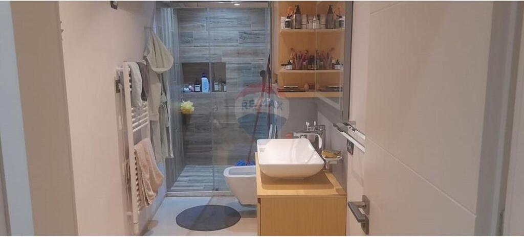 Shitet apartament 2+1 te Qyteti Studenti!