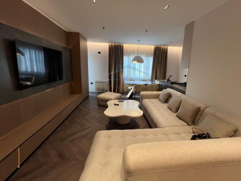 SHITET APARTAMENT 2+1 TEK RRUGA ELBASANIT