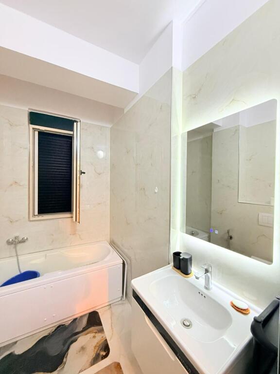 Jepet me Qira Afatgjatë Apartament 2+1 i Mobiluar në Skele, Vlorë