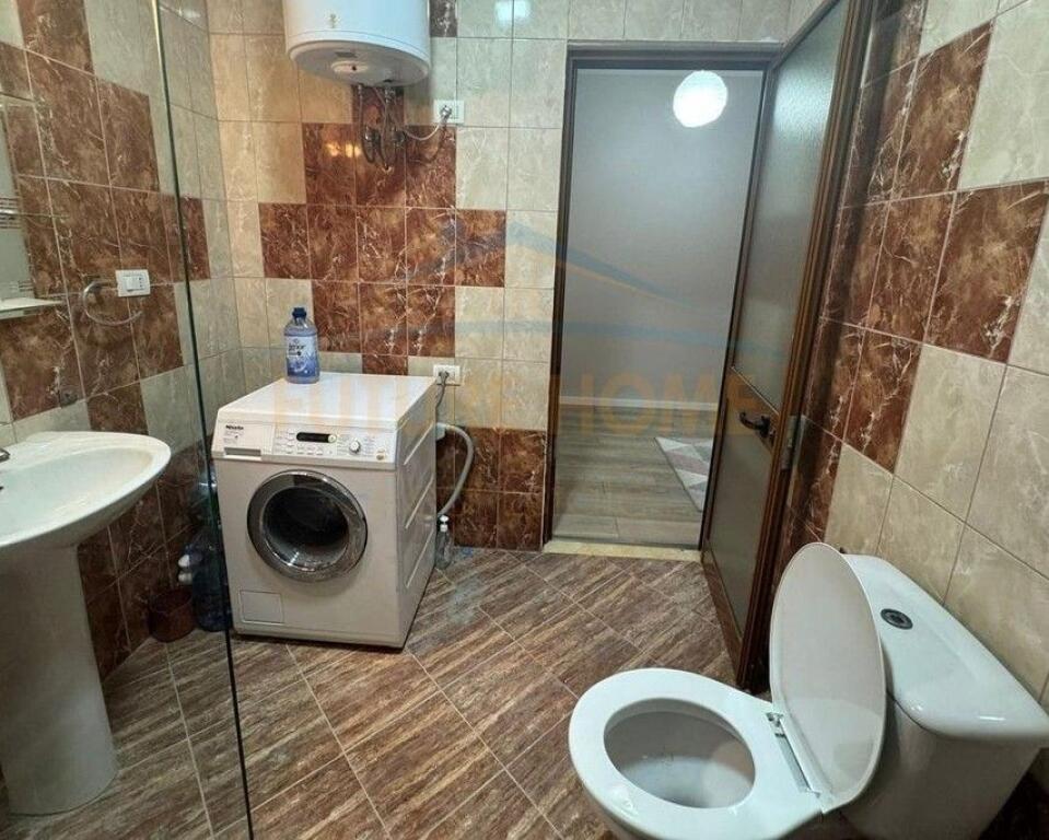 Qera, Apartament 2+1 tek Thesari, Fresk