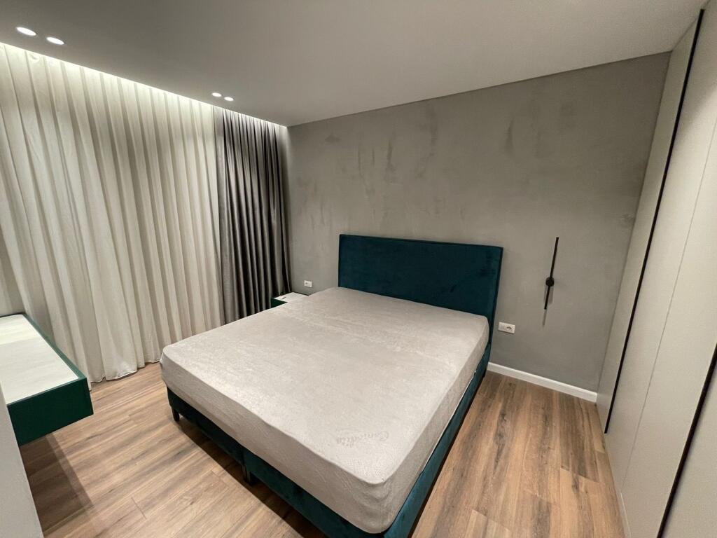 Super apartament 2+1 me qera  kati 7 , pallat i ri me ashensor  cmimi 700€ i padiskutueshem  Tek ish fusha aviacionit Lirohet ne Daten 15 janar