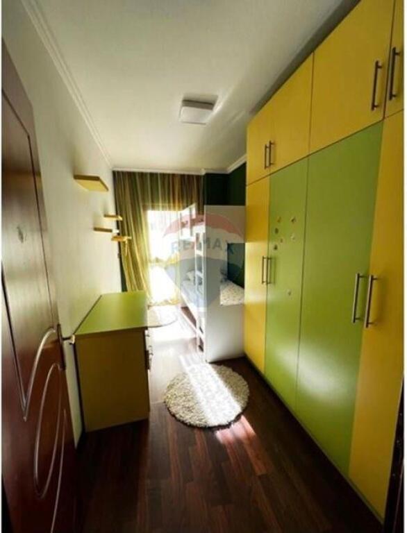 JEPET APARTAMENT 2+1 ME QERA ne myslym shyr