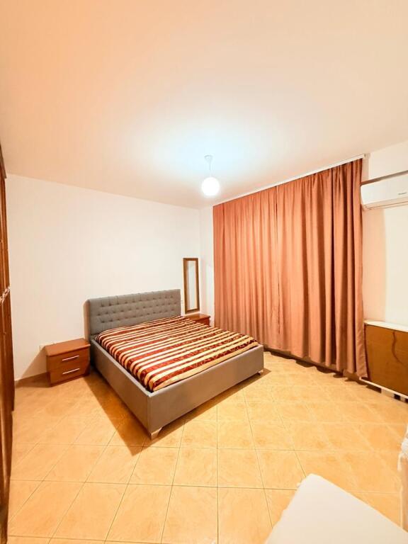 Jepet me Qira Afatgjatë Apartament 2+1 i Mobiluar në Skele, Vlorë