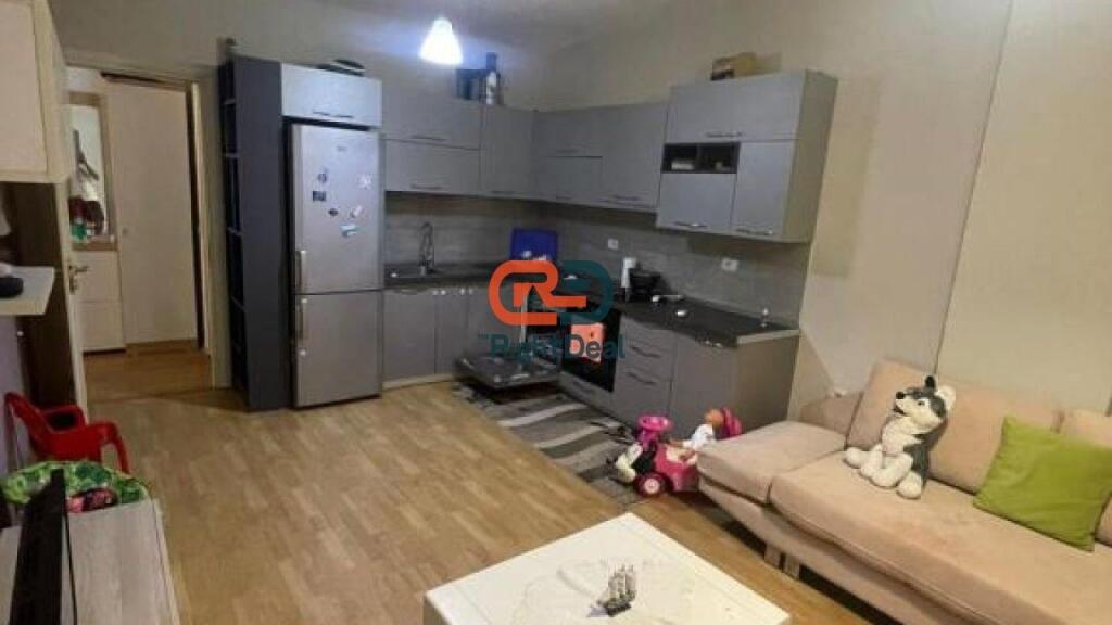 Ne Fresk, Shitet Apartament 2+1 Me Pamje Te Lire !!