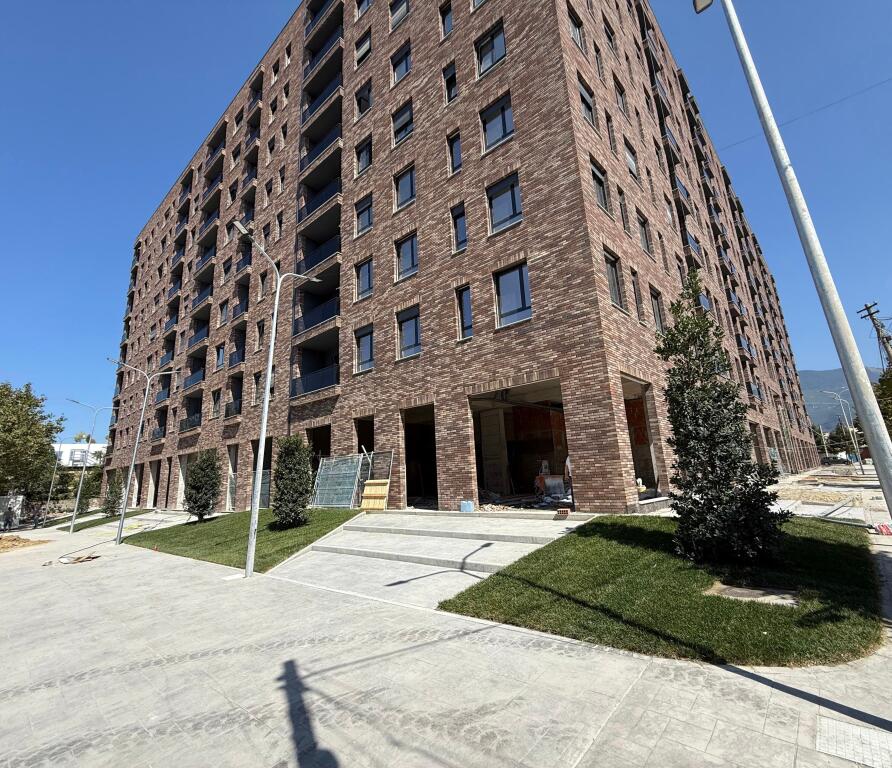 Shitet Apartament 1+1 tek 5 maji