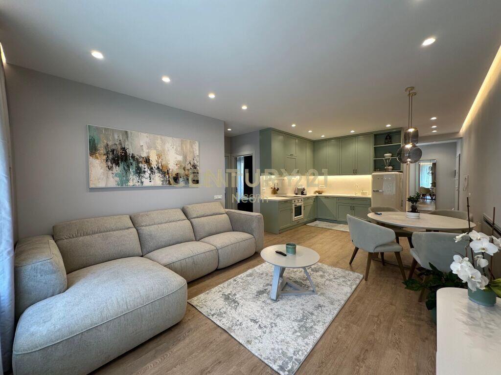 Apartament 2+1+2 me qira tek Liqeni i Thate