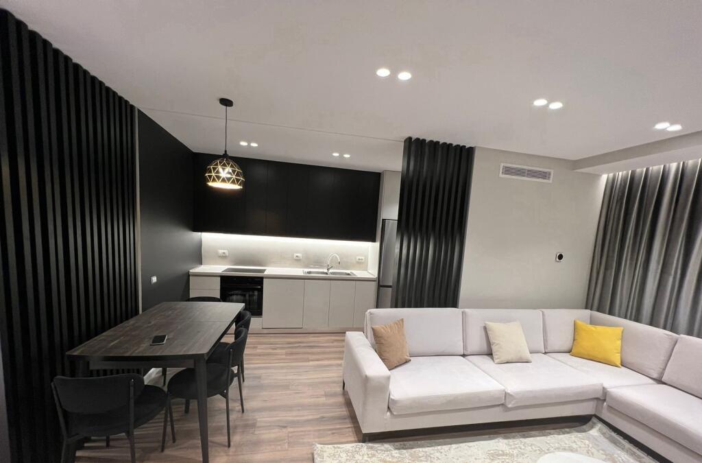 APARTAMENT ME QERA 2+1 ISH FUSHA E AVIACIONIT 700 EURO