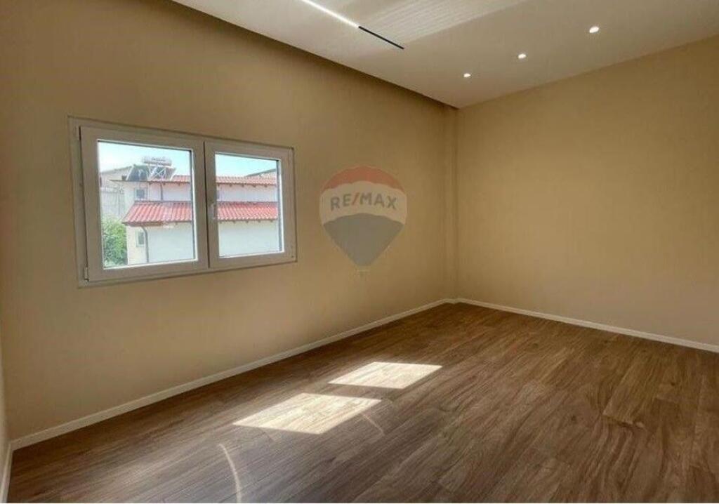 Shitet Apartament - prane Kompleksit Mangalem (530361001-939)