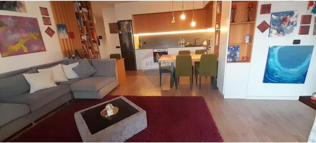 Shitet apartament 2+1 te Qyteti Studenti!
