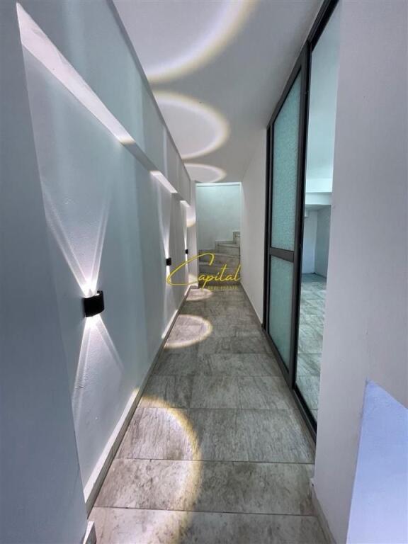 OFFICE FOR RENT 90 M2 NEW MARKET 80,000 LEKE